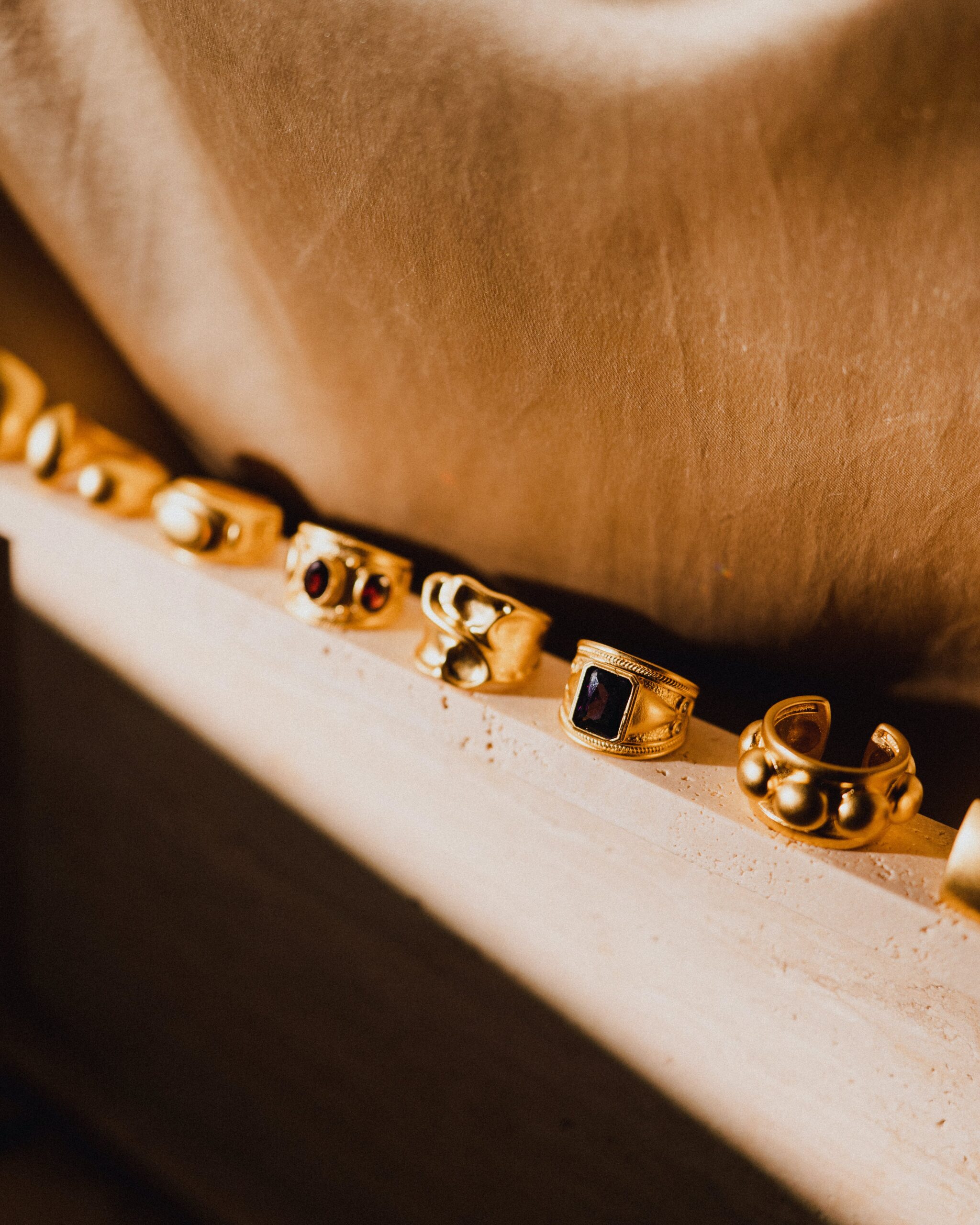 De betovering van gouden sieraden